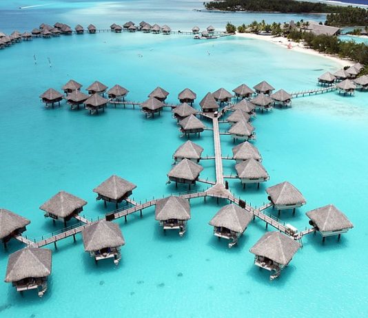 How cold is the water in Bora Bora?