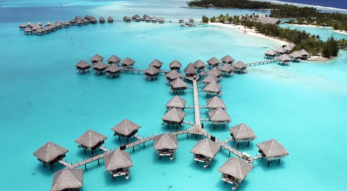 How cold is the water in Bora Bora?